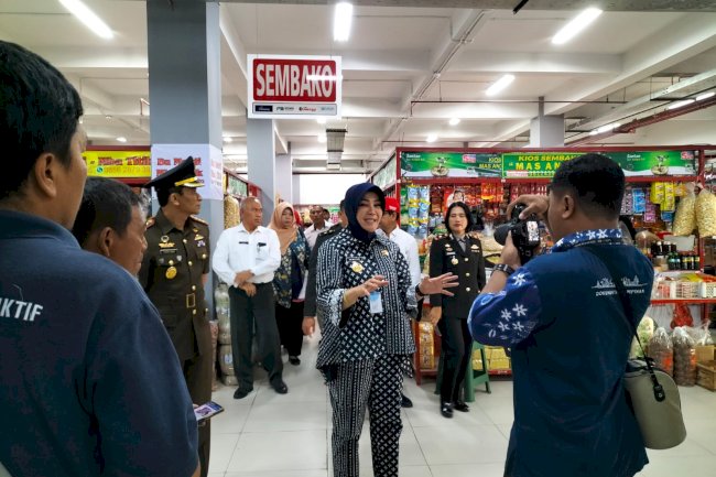 Menjelang Hari Raya NATARU Bupati Klaten Memantau Harga Bahan Pokok di Pasar Gedhe Klaten