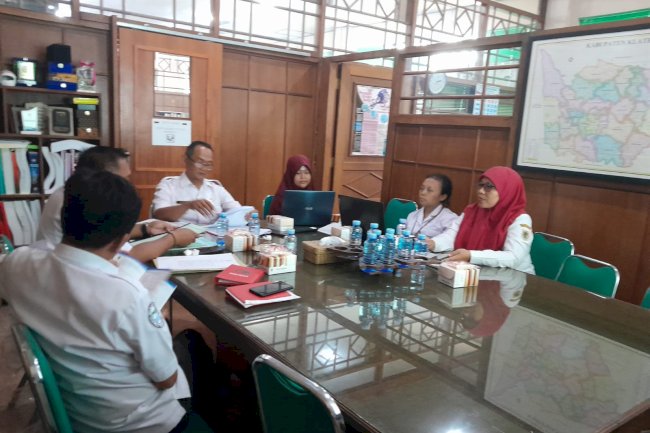 Rapat membahas Draft Raperbup tentang Pedoman Penetapan dan Klasifikasi Golongan Tarif Pelanggan Air Minum Perumda Air Minum Tirta Merapi Kabupaten Klaten