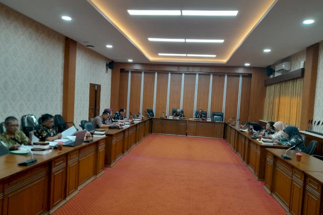 Rapat membahas Persiapan Usulan Raperda Penyertaan Modal pada BUMD, Raperda Perumda Air Minum Tirta Merapi Kabupaten Klaten dan Raperda PT BPR Bank Klaten (Perseroda) Kabupaten Klaten