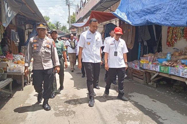 Pemantauan Harga, Ketersediaan dan Distribusi Bahan Pokok di Pasar Gedhe Klaten menjelang Hari Raya Idul Fitri Tahun 2025/1446 H
