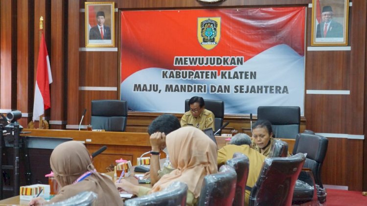 Mengikuti Zoom Meeting Rapat Koordinasi Pengendalian Inflasi Daerah Tahun 2022 