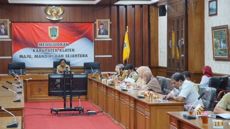 Mengikuti Zoom Meeting Rapat Koordinasi Pengendalian Inflasi Daerah Tahun 2022 