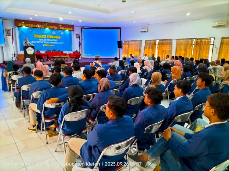 Edukasi Keuangan Kepada Mahasiswa Universitas Widya Dharma Klaten