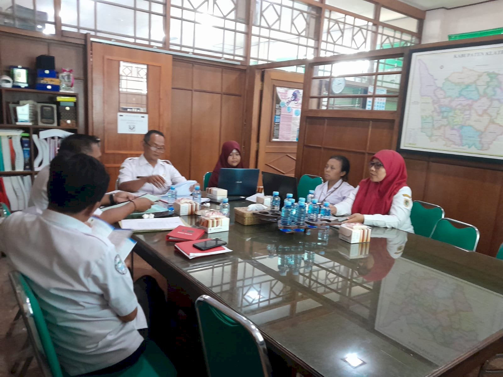 Rapat membahas Draft Raperbup tentang Pedoman Penetapan dan Klasifikasi Golongan Tarif Pelanggan Air Minum Perumda Air Minum Tirta Merapi Kabupaten Klaten