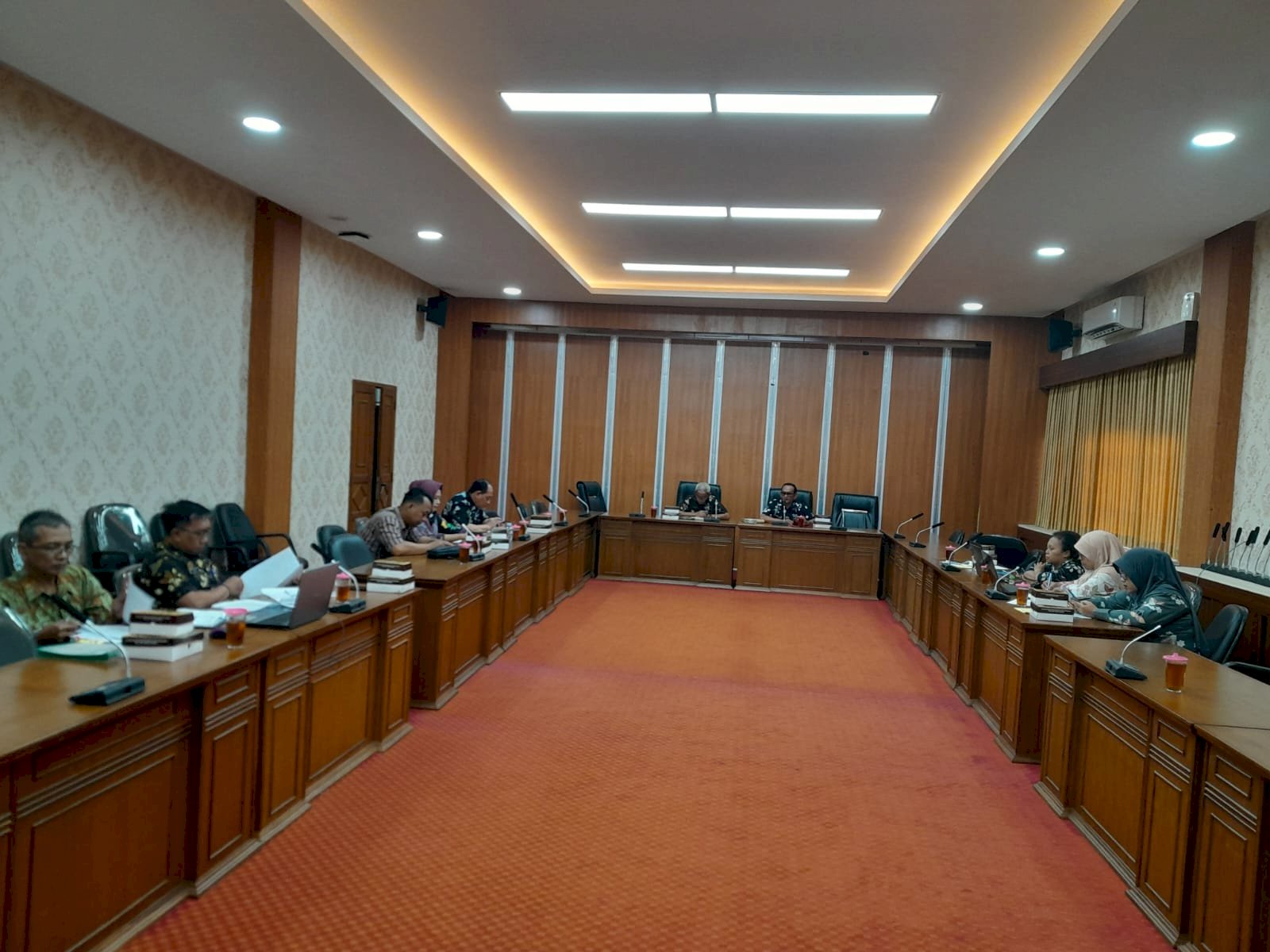 Rapat membahas Persiapan Usulan Raperda Penyertaan Modal pada BUMD, Raperda Perumda Air Minum Tirta Merapi Kabupaten Klaten dan Raperda PT BPR Bank Klaten (Perseroda) Kabupaten Klaten