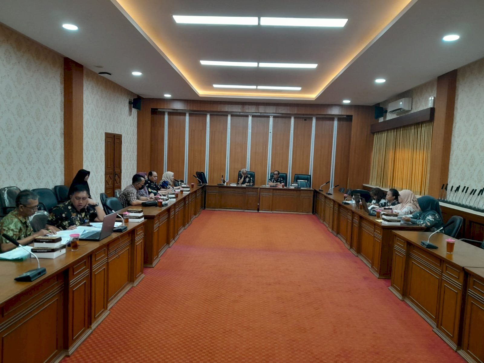 Rapat membahas Persiapan Usulan Raperda Penyertaan Modal pada BUMD, Raperda Perumda Air Minum Tirta Merapi Kabupaten Klaten dan Raperda PT BPR Bank Klaten (Perseroda) Kabupaten Klaten