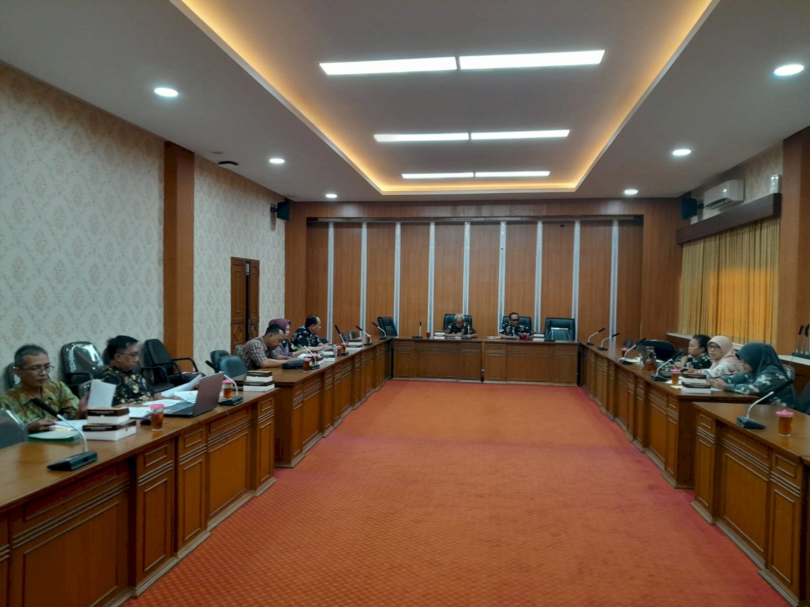 Rapat membahas Persiapan Usulan Raperda Penyertaan Modal pada BUMD, Raperda Perumda Air Minum Tirta Merapi Kabupaten Klaten dan Raperda PT BPR Bank Klaten (Perseroda) Kabupaten Klaten