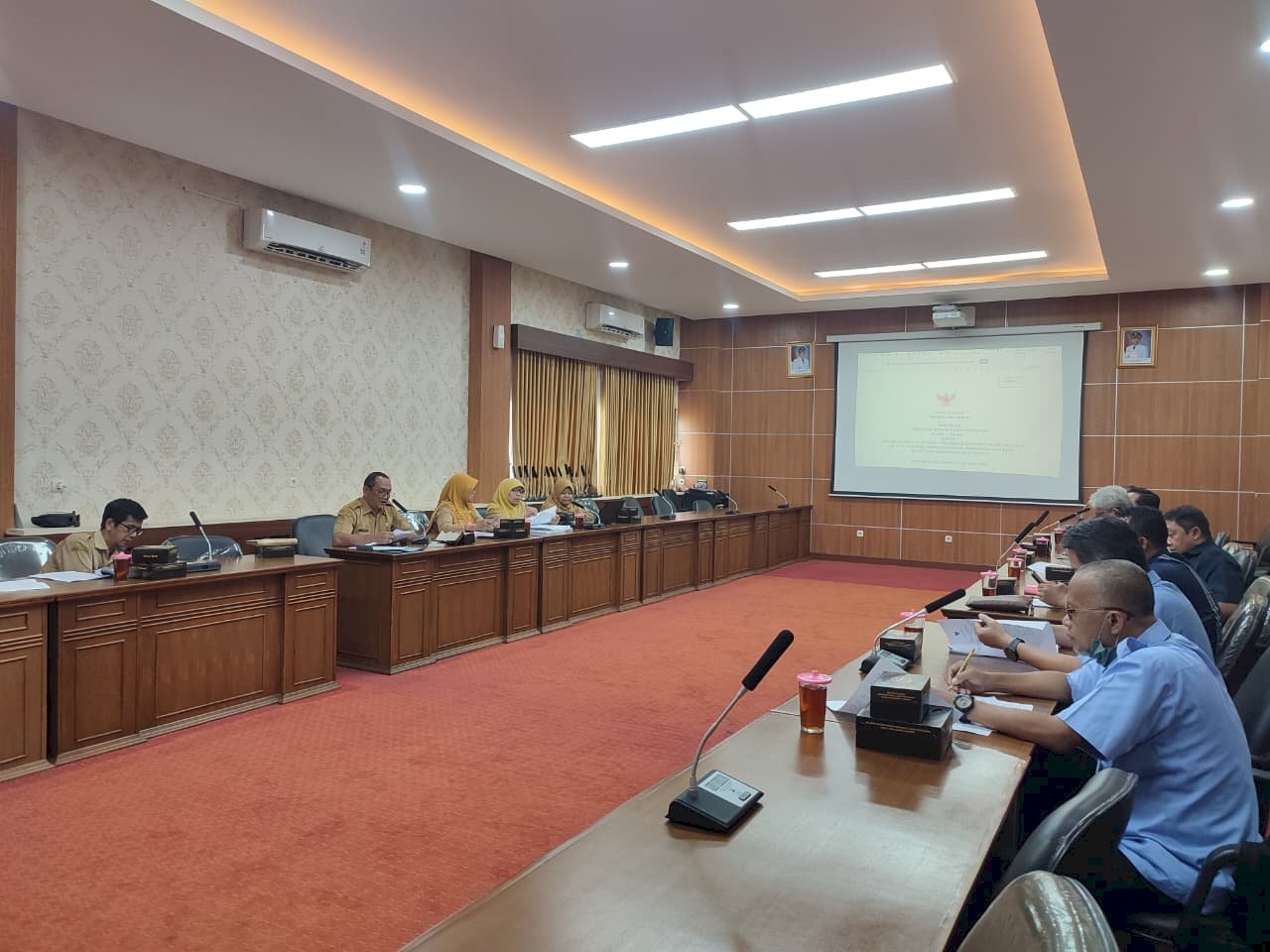 Rapat membahas Draft Raperda Penyertaan Modal pada BUMD  