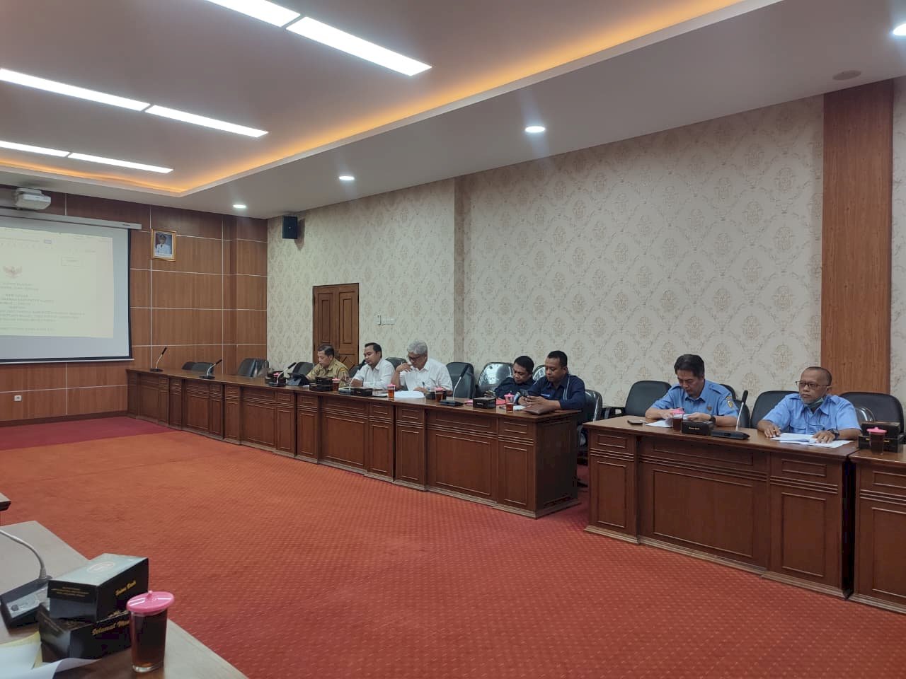 Rapat membahas Draft Raperda Penyertaan Modal pada BUMD  