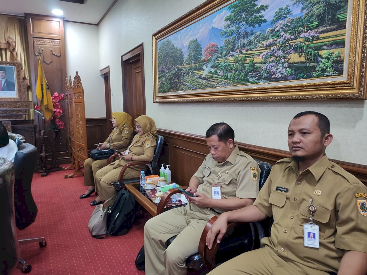 Bupati Klaten Bersama Kepala OPD Ikuti Zoom Meeting Rakornas Pengendalian Inflasi Daerah Jelang Natal & Tahun Baru 2026