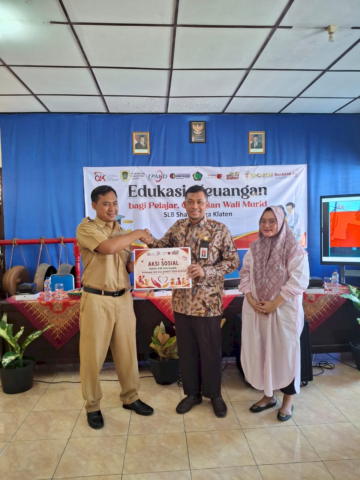 Wujudkan Generasi Inklusif Cerdas Finansial, Pemkab Klaten Bersama OJK Gelar Edukasi Keuangan di SLB Santi Yoga Klaten