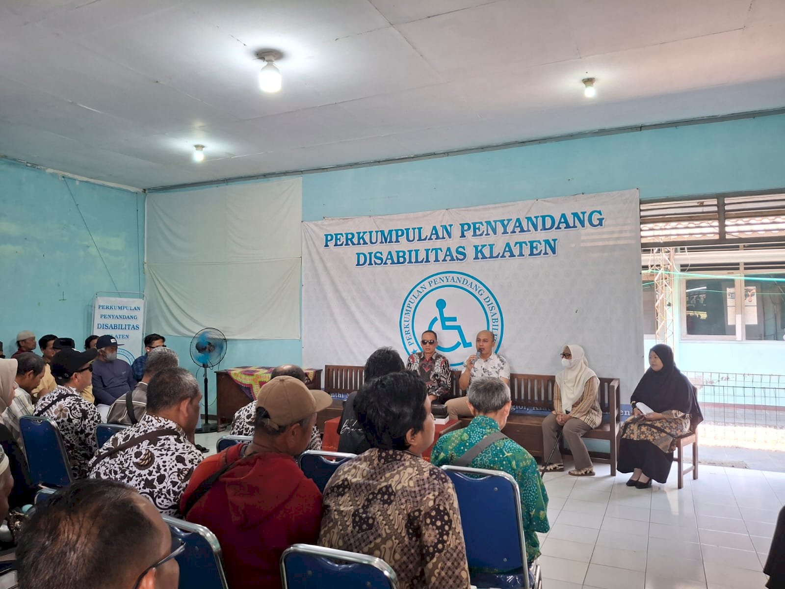 Edukasi Keuangan bagi Penyandang Diasabilitas Persatuan Tunanetra Indonesia (PERTUNI) Cabang Klaten  dengan tema “Literasi Keuangan Inklusi” 